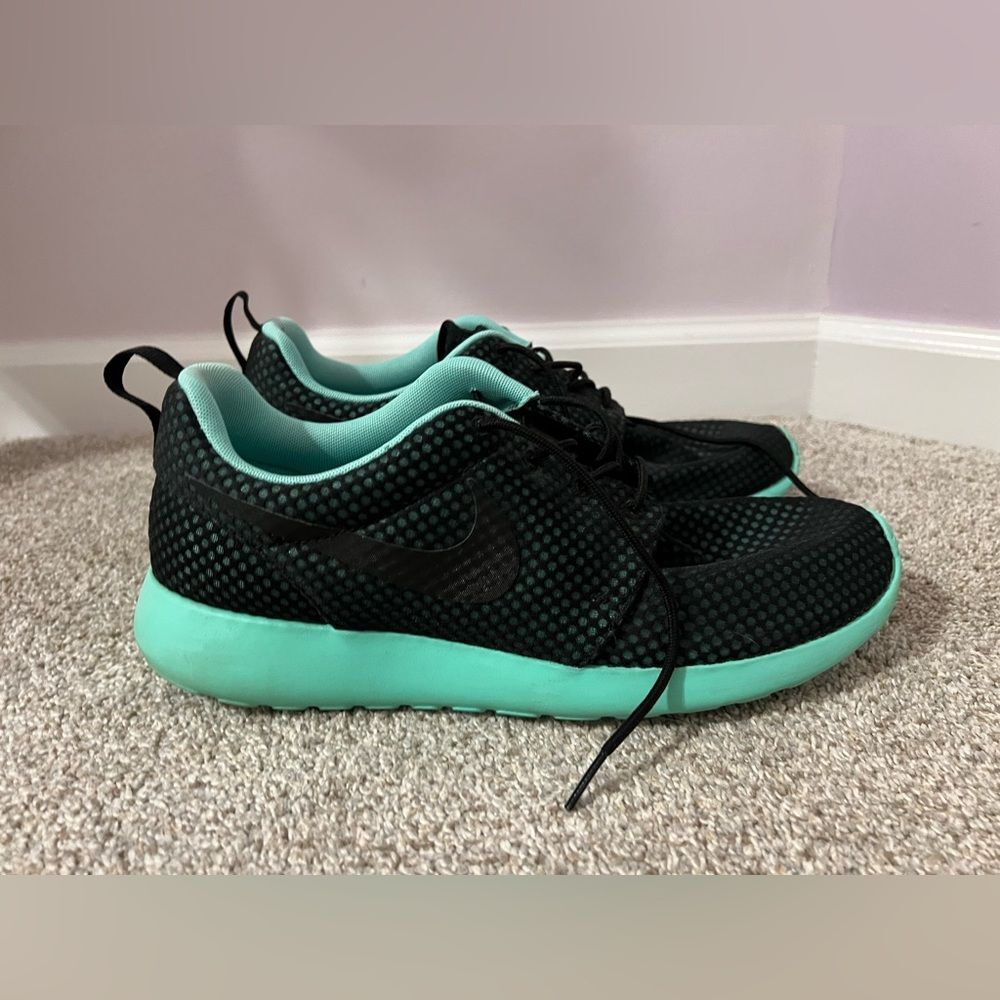 Nike Men’s Roshe Run Premium Green Glow Sneakers